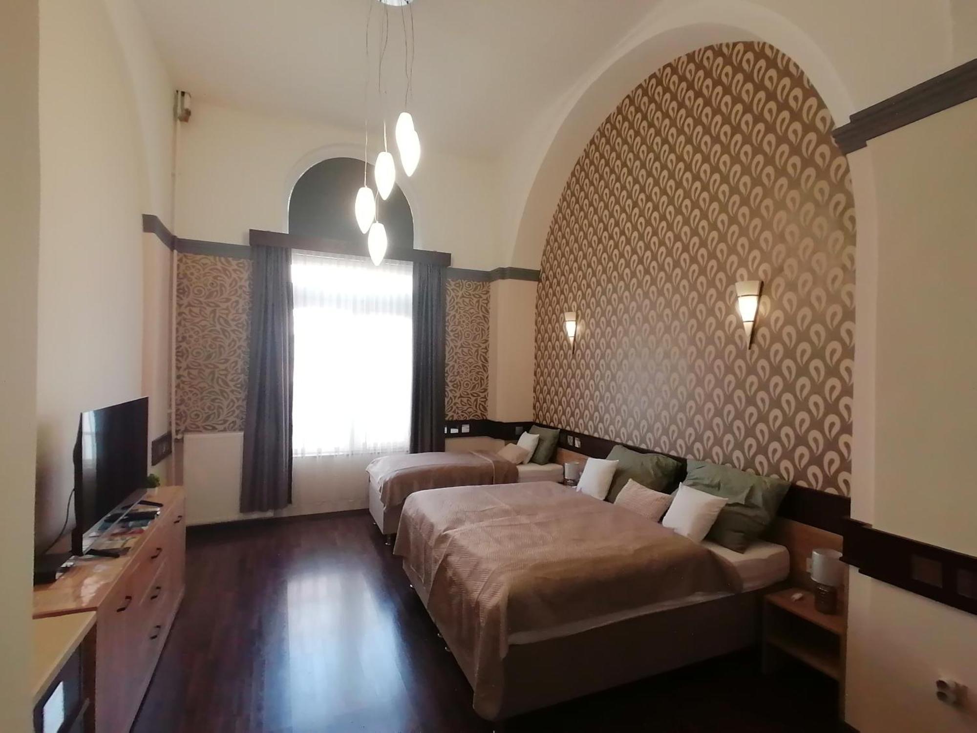 Mohacs Korona Apartman Екстер'єр фото