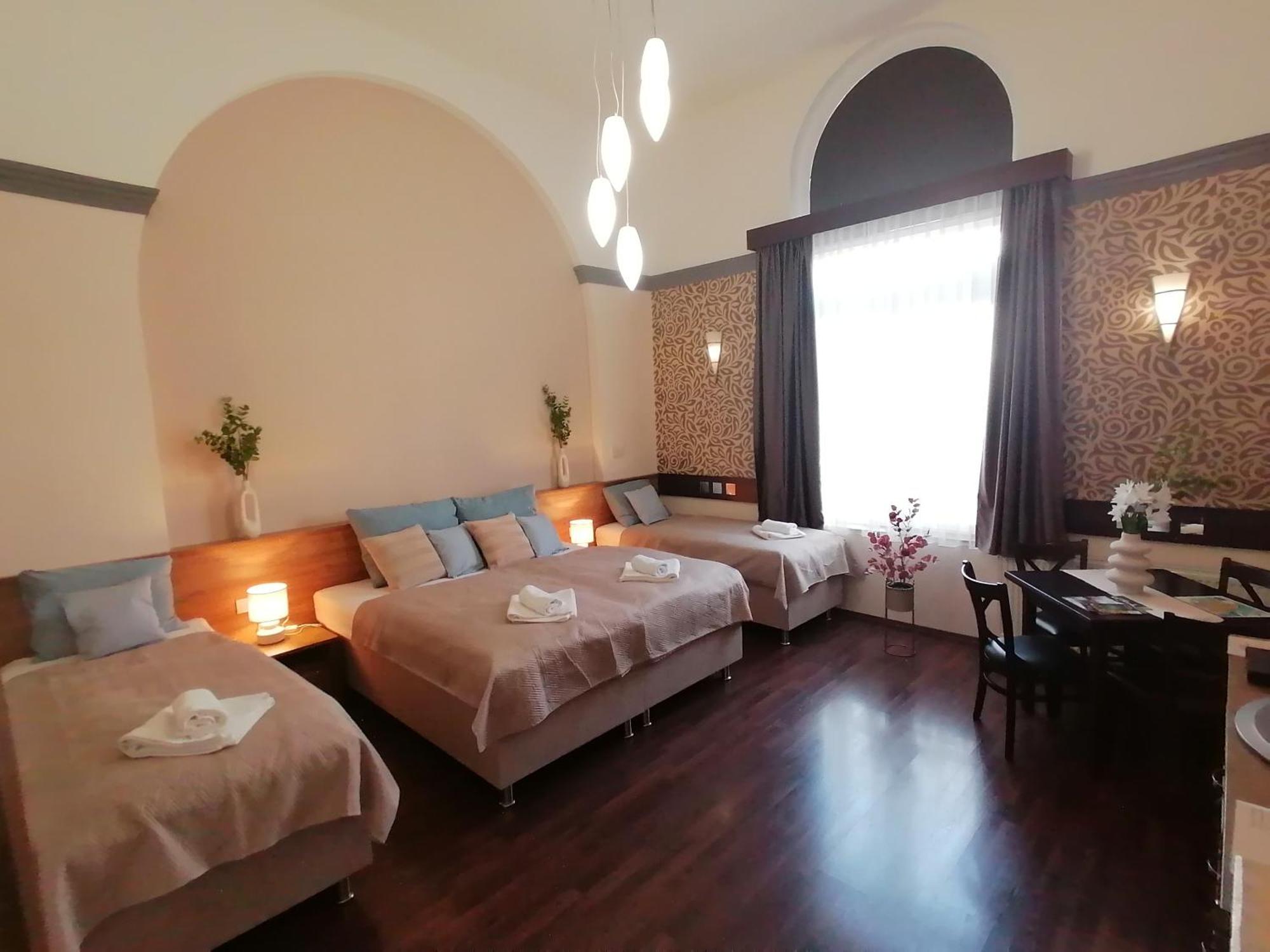 Mohacs Korona Apartman Екстер'єр фото