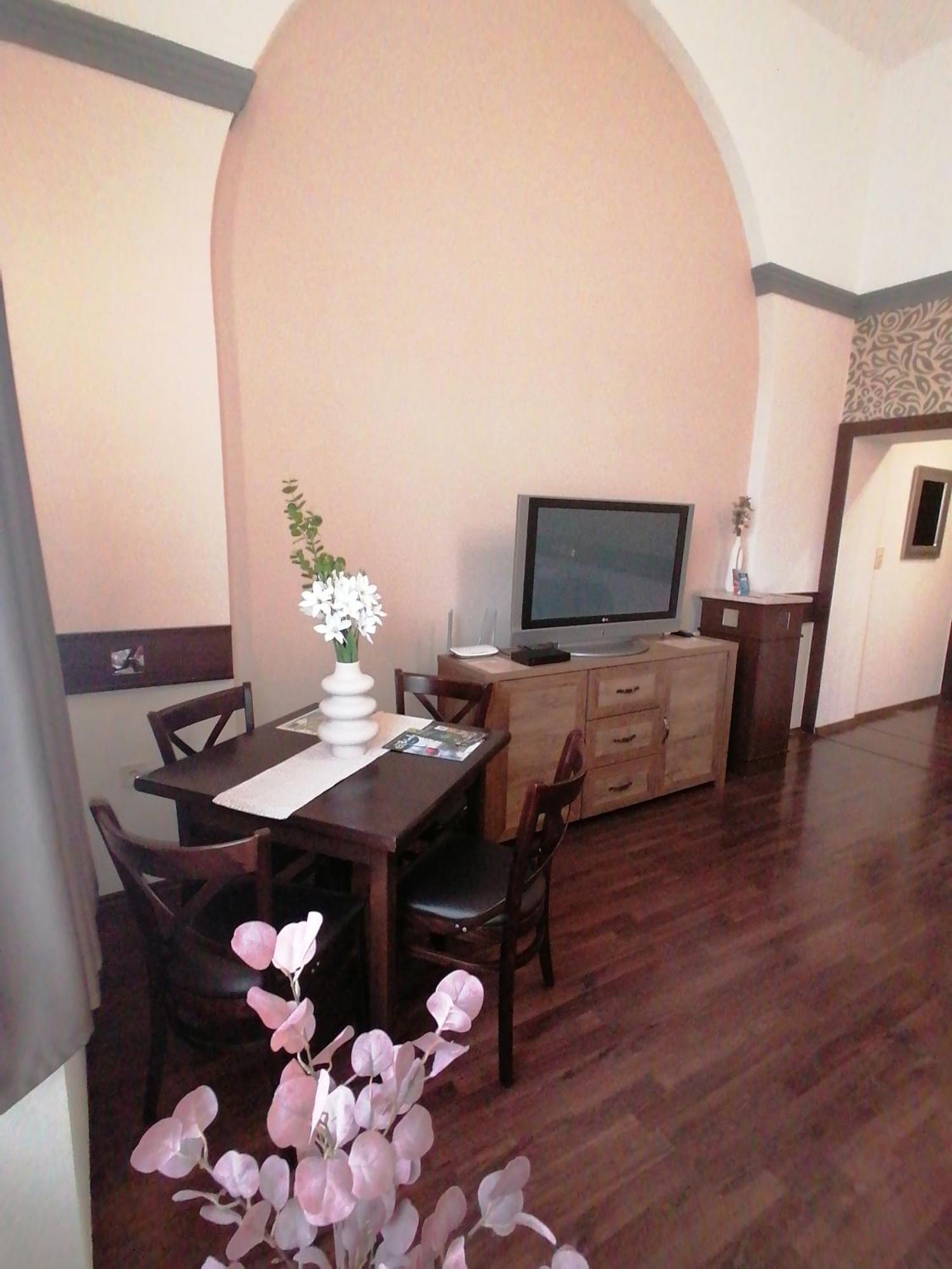 Mohacs Korona Apartman Екстер'єр фото