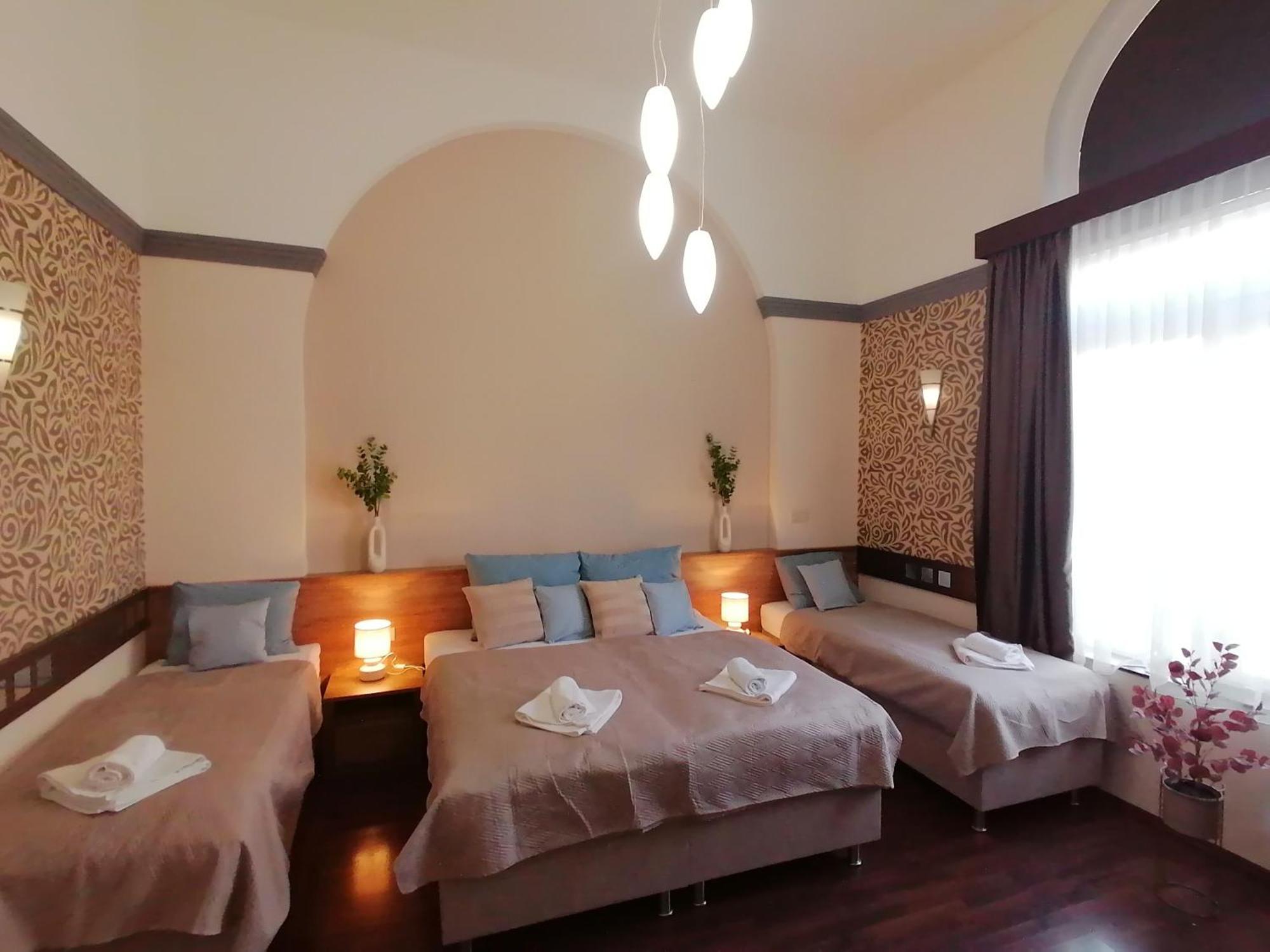 Mohacs Korona Apartman Екстер'єр фото