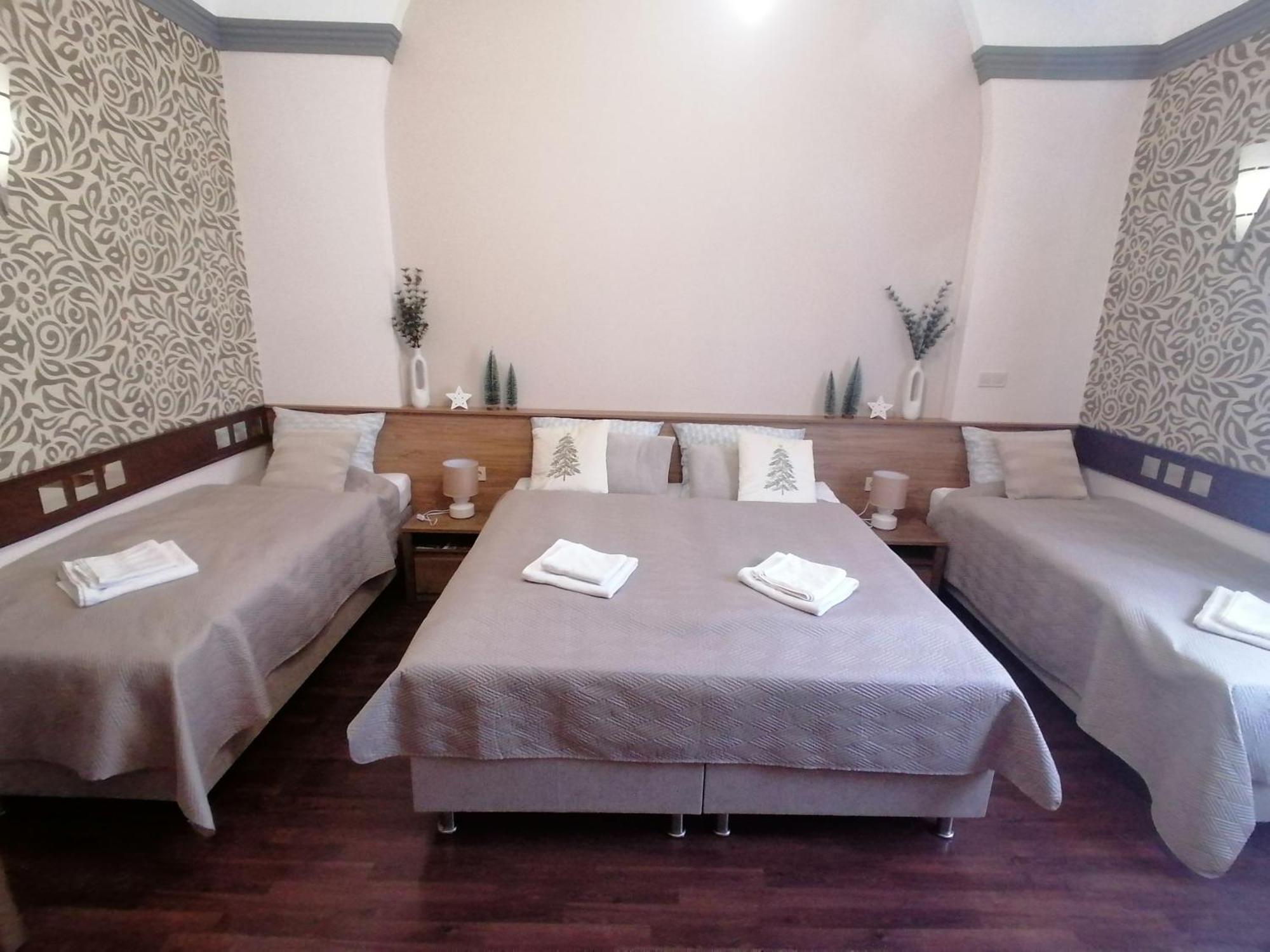 Mohacs Korona Apartman Екстер'єр фото